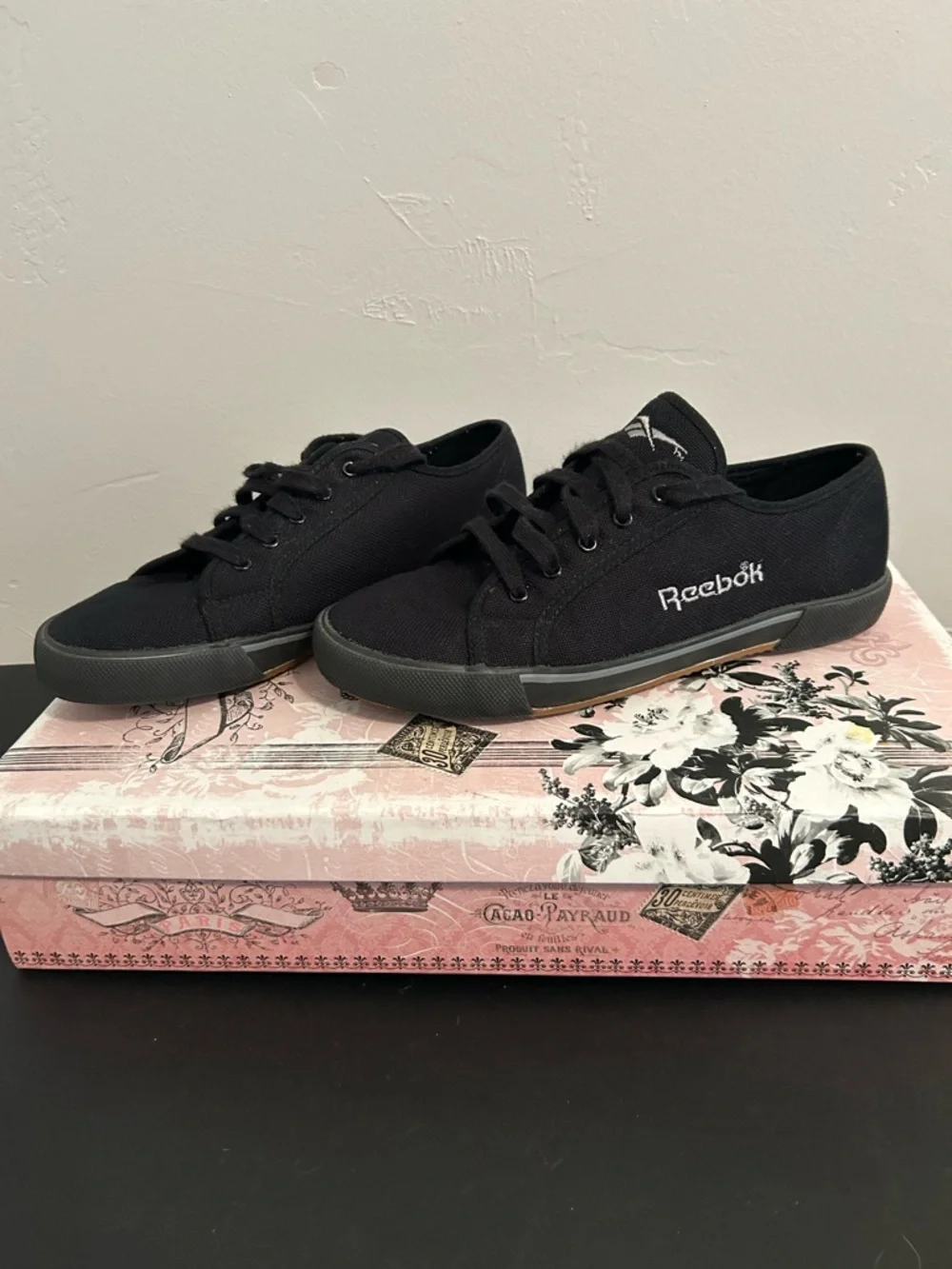 Reebok Men’s Black Low-Top Canvas Sneakers - Picture 2 of 5